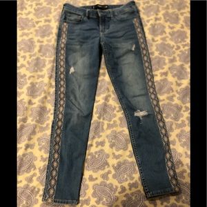 Hollister embroidered ankle skinny jeans W26